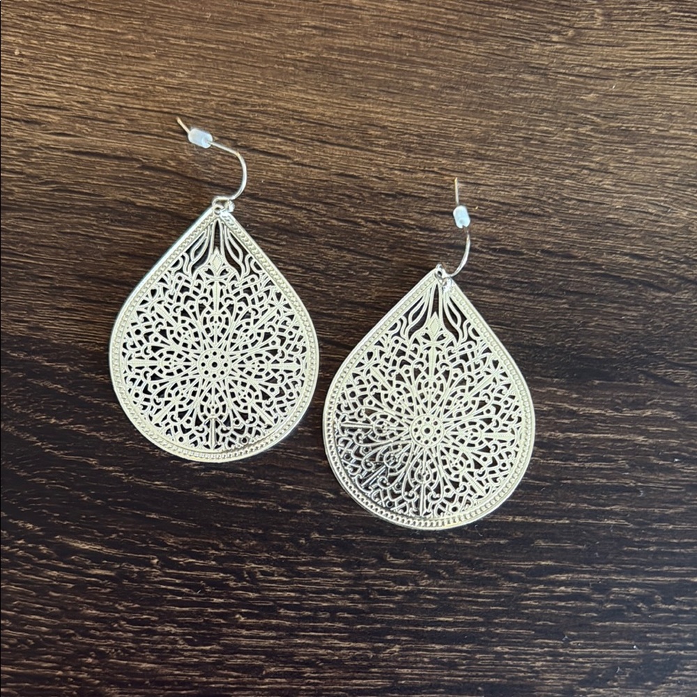 Elegant Silver Filigree Teardrop Earrings